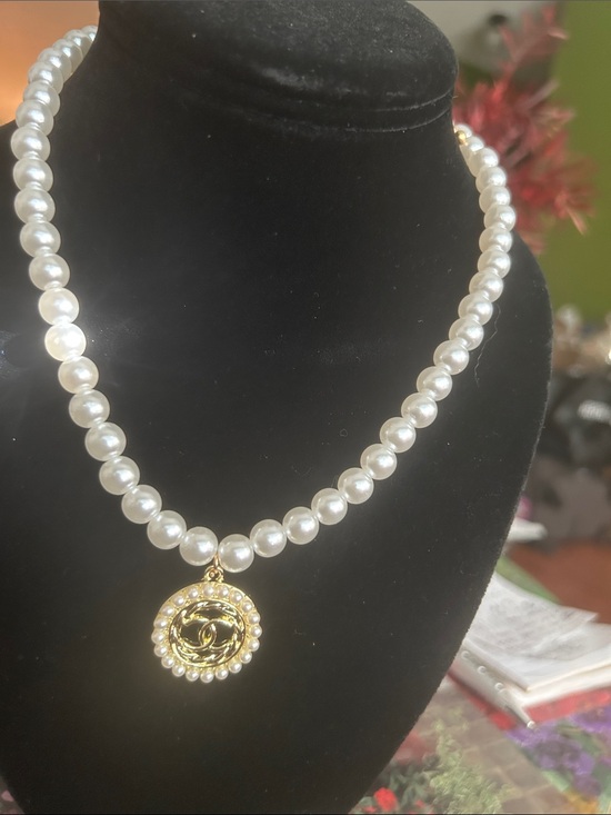 Jewelry - Gold and White Pearl Pendant Necklace